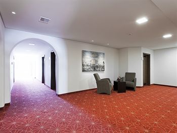 Zeller 4* Königsbrunn
