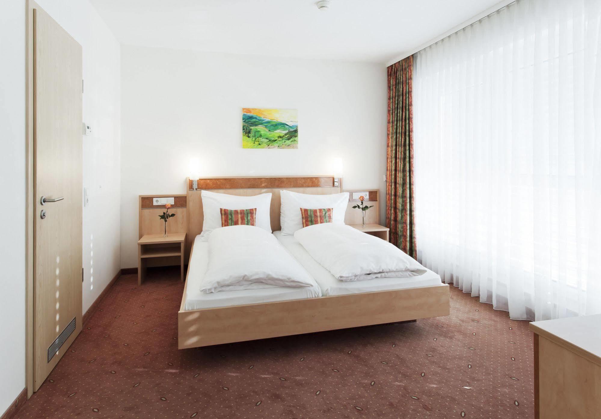 Zeller 4* Königsbrunn